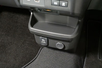 AC100V・最大1500Wのアクセサリーコンセントは、全グレードにオプションで用意される。