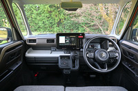 「スズキ・スペーシア」がフルモデルチェンジ　後席の座面に新機軸を採用の画像