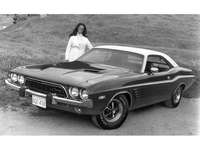 「ダッジ・チャレンジャー」
	「フォード・マスタング」の対抗モデルとして1970年にデビュー。消滅と復活を繰り返し、現在のモデルは2008年から販売されている。映画に登場するのは初代モデル。