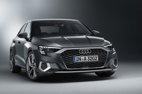 アウディが新型「A3セダン」を発表　コックピットや操作系のデジタル化を推進