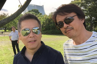 レーシングドライバーで、中谷塾 塾長も務める中谷明彦氏と。毒舌は健在であった。