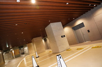 地下1階の駐車場に用意された車両の受け渡しスペース。