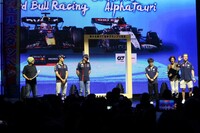 イベント会場「Zepp Shinjuku」に姿を見せた、レッドブルとアルファタウリのF1ドライバー。ファンの興奮は最高潮に。