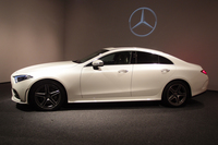 のびやかなシルエットは、3代続いた「CLS」に共通する特徴となっている。