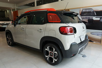 「C3エアクロスSUV」のリアビュー。