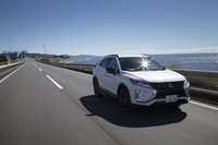 8段ATの変速比はミニバン「デリカD：5」と同じだが、最終変速比はデリカD：5の3.075に対し、「エクリプス クロス」は2.955となっている。