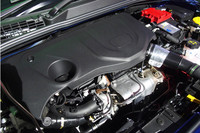 最高出力151ps、最大トルク270Nmを発生する1.3リッター直4ターボエンジンを搭載。トランスミッションは6段AT（DCT）を組み合わせている。