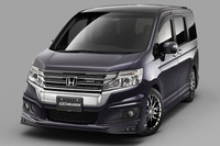 こちらは、同じく「ホンダ・ステップワゴン スパーダ」の無限バージョン。
