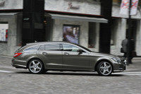 「CLS550 4マチック」ではエアサスペンションが標準。ばね定数、減衰力、車高を自動的に調整する。