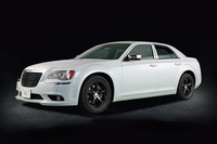 限定車「クライスラー300 Black＆White」発売の画像