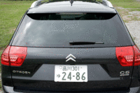 写真をクリックすると後席が倒れるさまが見られます。