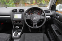 トレンドラインのインパネ。装備されるカーナビ「AV NAVI 809HDCW」は、ディーラオプション。価格は32万8500円。