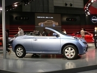 日本未導入の「マイクラC+C」も展示された。
