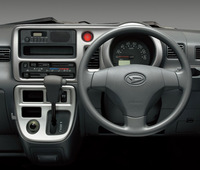 「デラックス“55th Anniversaryゴールドエディション”」のインストゥルメントパネルまわり。