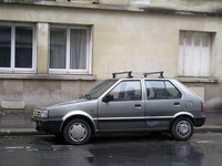 初代「日産マイクラ（日本名：マーチ）」（1982-92年)。こちらの車齢は18年以上ということになる。