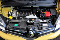 1.6リッター直4ガソリンエンジンは、従来型と同じ105psと15.1kgmを発生する。