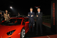 「アヴェンタドール」の東京発表会で。ヴィンケルマンCEO（写真左）とレッジャーニ氏（右）。