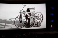 1885年にダイムラーが製作した二輪車も紹介された。