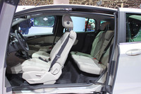 「B-MAX」のスライドドア