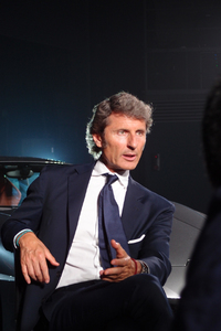 “日常性能”の高さが「ウラカン」の強みと語るヴィンケルマン社長。
    