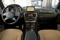 「G500」の室内。従来型との違いは少なく、メーターのダイヤルデザインが変わった。