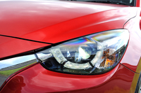 “獣の瞳”を表現したヘッドランプ。