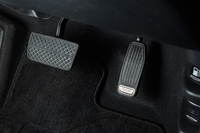 アクセルペダルの踏みすぎを反力でドライバーに知らせ、燃費向上を図る「リアクティブフォースペダル」を採用。ホンダ社内の計測では9％燃費が向上したという。