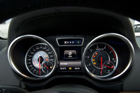 「AMG G63」のメーター。ダイヤルのデザインが変更された。