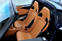 テスト車はボディーカラーが「ナイトフォールブルー」、インテリアカラーが「コニャックブラウン」という組み合わせ。