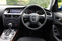 細部にいたるまできっちりと作り込まれたインテリアの意匠は、A4セダンと共通。たっぷりしたサイズのシートの掛け心地は良好。