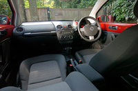 フォルクスワーゲン・ニュービートル（FF/4AT）／ニュービートルカブリオレ（FF/6AT）【試乗記】の画像