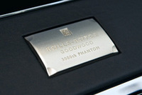 唯一無二、「3000台目記念プレート」はグローブボックス内に。