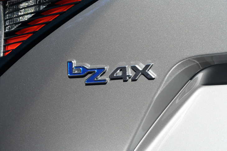 改良直後から売れ行きが好調で、2026年1月も1650台が販売されて勢いをキープ。トヨタ車は長納期のクルマが多いので参考程度だが、これはハイブリッドの「クラウン スポーツ」と同じくらいの台数だ。