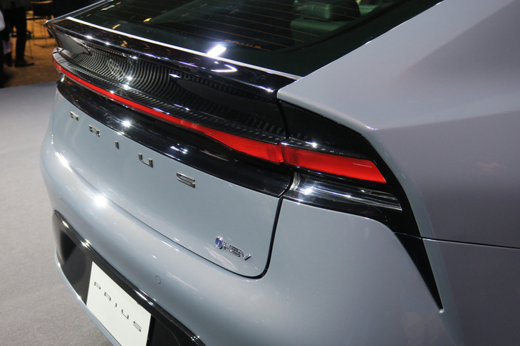 トヨタ・プリウス2.0L HEVプロトタイプ（リアコンビランプ）