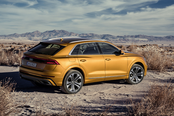 前後のブリスターフェンダーは、エクステリアの特徴のひとつ。パワフルさと四輪駆動車であることが強調されている。