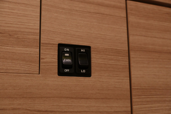 日産NV200バネットMYROOM（停車時の車内空調スイッチ）