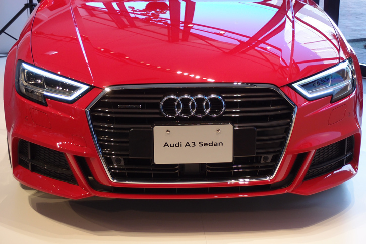 
	グリルやヘッドランプのデザインが変更されたフロントまわり。（写真は「S lineパッケージ」装着車）
	