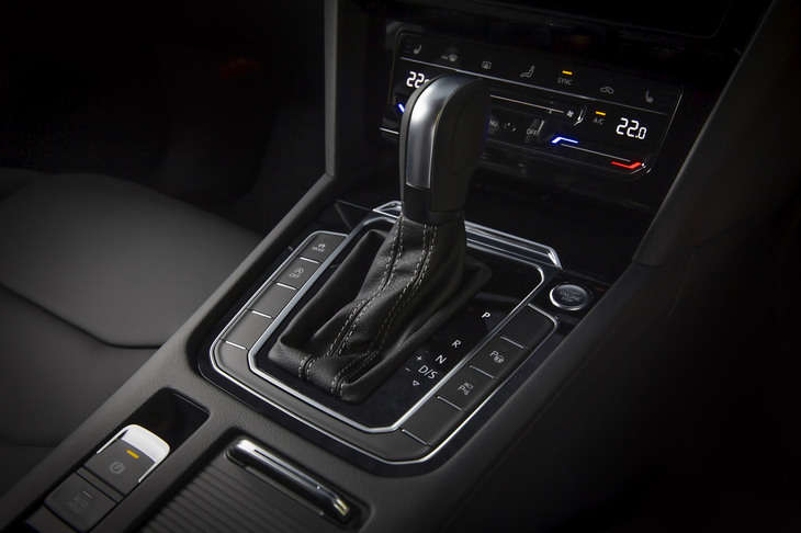 フォルクスワーゲン・アルテオン（シフトセレクター）