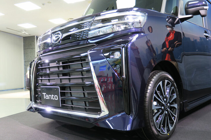 ダイハツ・タント カスタム（フロントマスク）