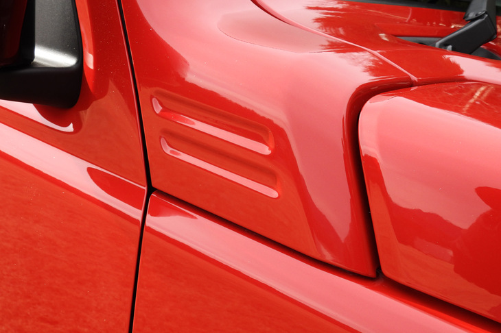 スズキ・ジムニー ノマド（フロントカウル装飾）