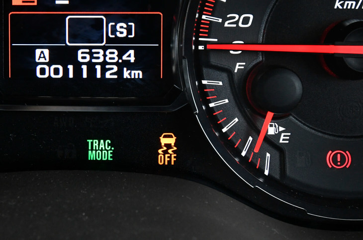 スバルWRX STIタイプRA-R（横滑り防止システムOFFのインジケーター）