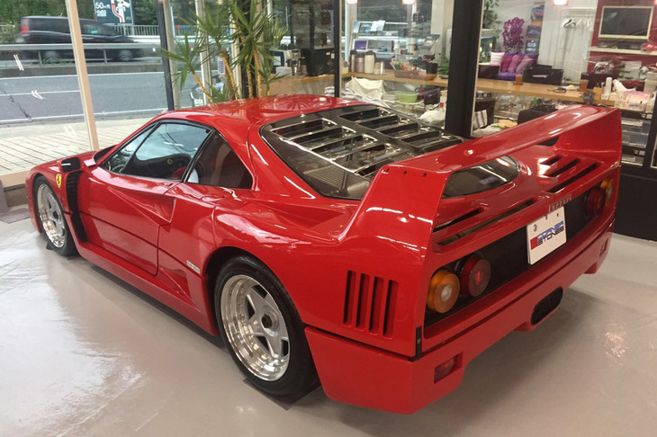 コーナーストーンズで「カウンタック25thアニバーサリー」と同時期に販売されていた「フェラーリF40」の価格は、1億5000万円だった。F40とカウンタックとでは、オーラ的にほとんど変わらないので、カウンタックのほうが5倍はお得だ！