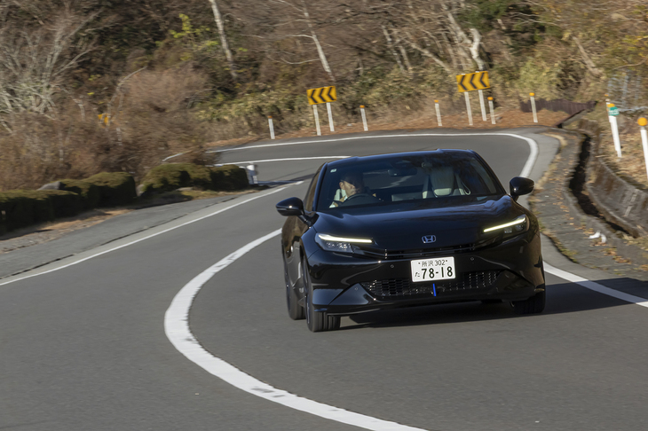 【ホンダ・プレリュードのスペック】
	ボディーサイズ：全長×全幅×全高＝4520×1880×1355mm／ホイールベース：2605mm／車重：1460kg／駆動方式：FF／エンジン：2リッター直4 DOHC 16バルブ／モーター：交流同期電動機／エンジン最高出力：141PS（104kW）/6000rpm／エンジン最大トルク：182N・m（18.6kgf・m）/4500rpm／モーター最高出力：184PS（135kW）/5000-6000rpm／モーター最大トルク：315N・m（32.1kgf・m）/0-2000rpm／タイヤ：（前）235/40R19 96W XL／（後）235/40R19 96W XL（コンチネンタル・プレミアムコンタクト6）／燃費：23.6km/リッター（WLTCモード）／価格：617万9800円
	
	【取材時の燃費データ】
	テスト距離：362.0km（市街地1：高速道路7：山岳路2）／使用燃料：22.5リッター（レギュラーガソリン）／参考燃費：16.1km/リッター（満タン法）／16.0km/リッター（車載燃費計計測値）