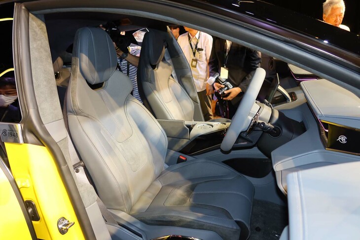 ロータス・エレトレR（フロントシート）