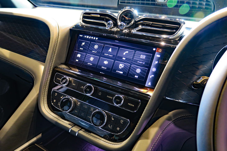 ベントレー・ベンテイガ ハイブリッド（センタークラスター）