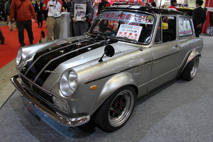 トヨタ東京自動車大学校の「パブリカGT」。ベースは初代「トヨタ・パブリカ」の後期型となる1968年「パブリカ800デラックス」で、オーバーフェンダーは板金でたたき出している。空冷フラットツイン800ccエンジンにはφ40のウェバーツインチョークキャブレターが装着されていた。