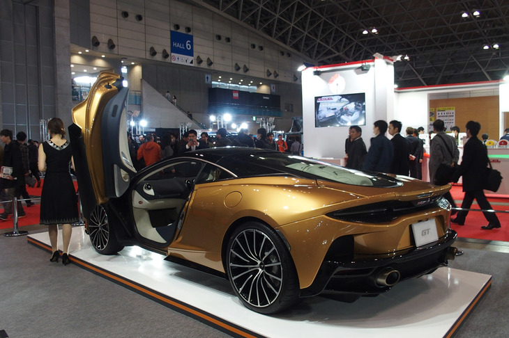 長距離走行にも適したグランドツアラーとして生まれた「GT」。ガラスハッチの下にはゴルフバッグも積載可能で、フロントと合わせるとラゲッジスペース容量は570リッターになるという。