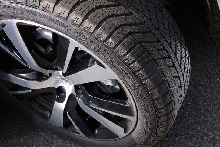 タイヤサイズは205/50R17。グッドイヤーのオールシーズンタイヤ「ベクター 4シーズンズ」が装着されている。