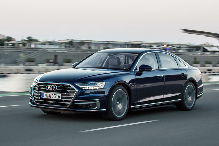「アウディA8」