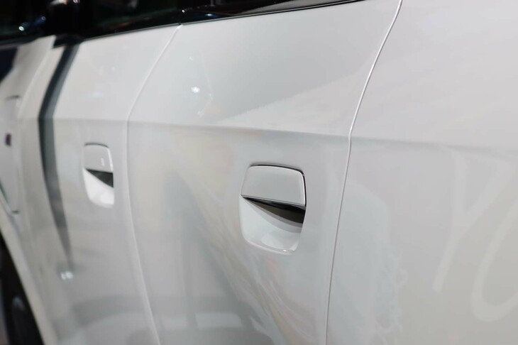 BMW iX1 xDrive30 Mスポーツ（ドアハンドル）